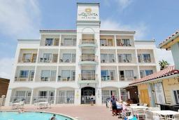 La Quinta Inn & Suites by Wyndham South Padre Island Beach
