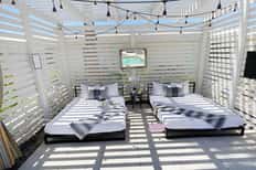 Single Queen Cabana