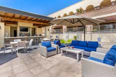 Poolside Lounge