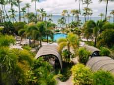 Adult Pool - Hale Ho’omalu