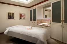 60-minute Signature Massage + Pool Access