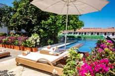 30-Minute Therapeutic Massage + Day Pass