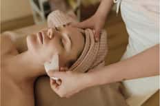 50-Minute Lomi Juma Massage