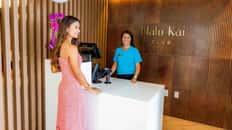 Nalo Kai Club Lounge (club-style locker room, showers with towels, and air-conditioned lounge)