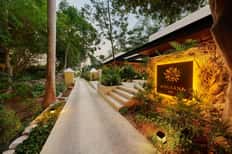 60-Minute Signature Massage + Spa & Pool Access