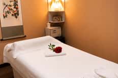 60-Minute Hydrating Facial + Spa Access