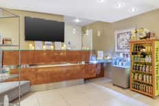 25-Minute Hydro Facial + Spa Access