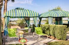Cabana Privada Premium en la Piscina de West Village