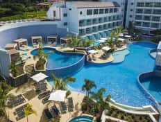 60-Minute Himalayan Salt Massage + Pool Access