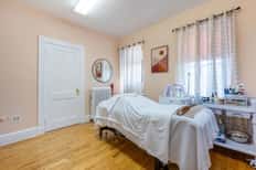 60-Minute Dermaplaning Glow Facial