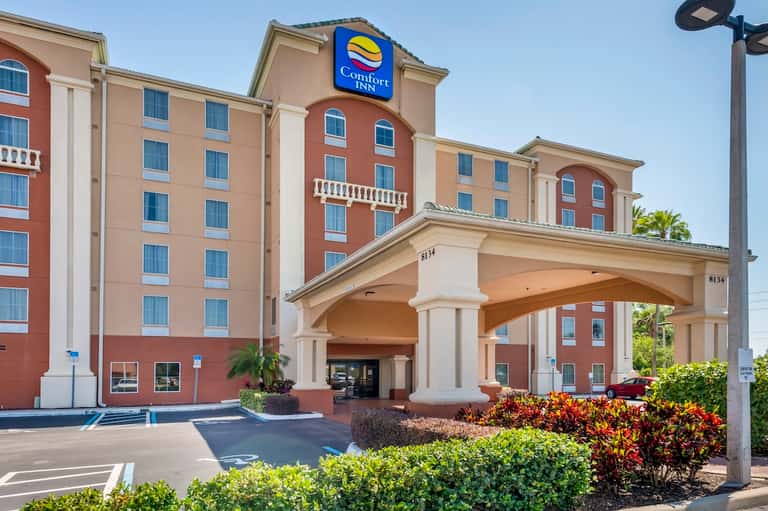 Comfort Inn exterior with red brick facade, covered entrance, and manicured landscaping