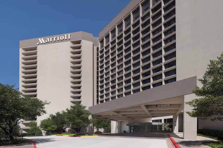 Marriott hotel exterior with multi-story white building and clear blue sky