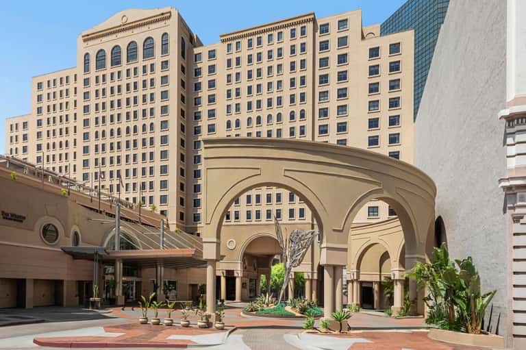Historic hotel courtyard with arched colonnade and manicured landscaping
