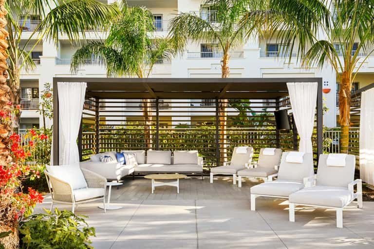 Splash Pool Grand Cabana