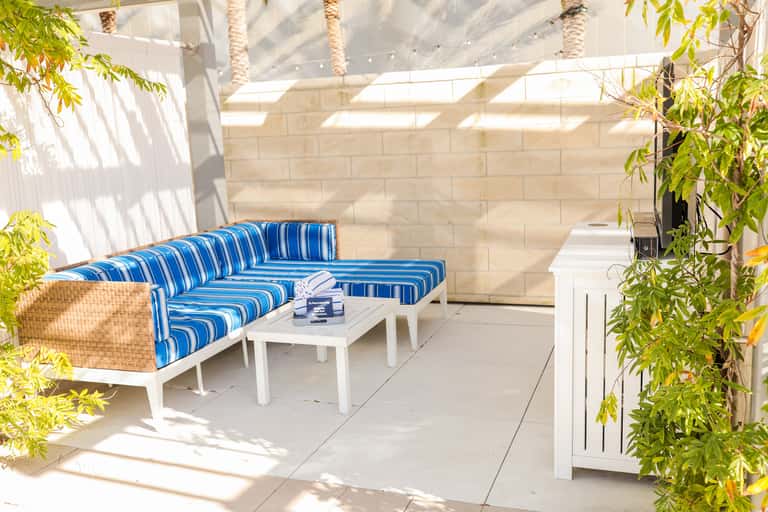 Deluxe East Cabana