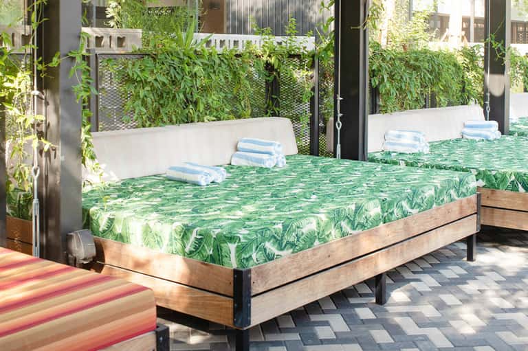 Daybed for 6