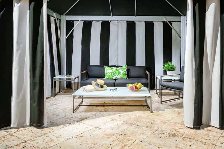 Lounge Cabana