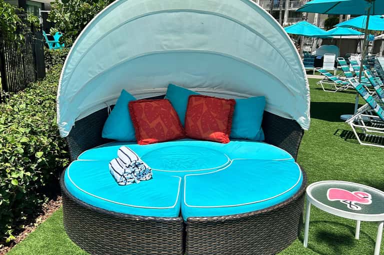 Main Pool Premium Daybed