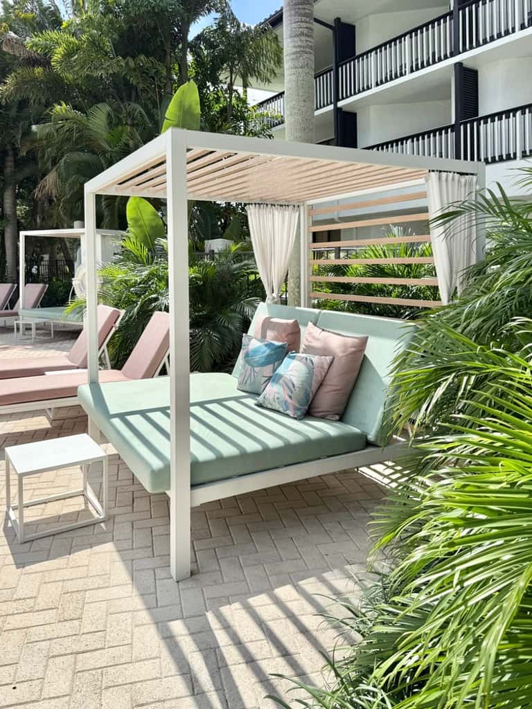 Escape Daybed Pass for Two