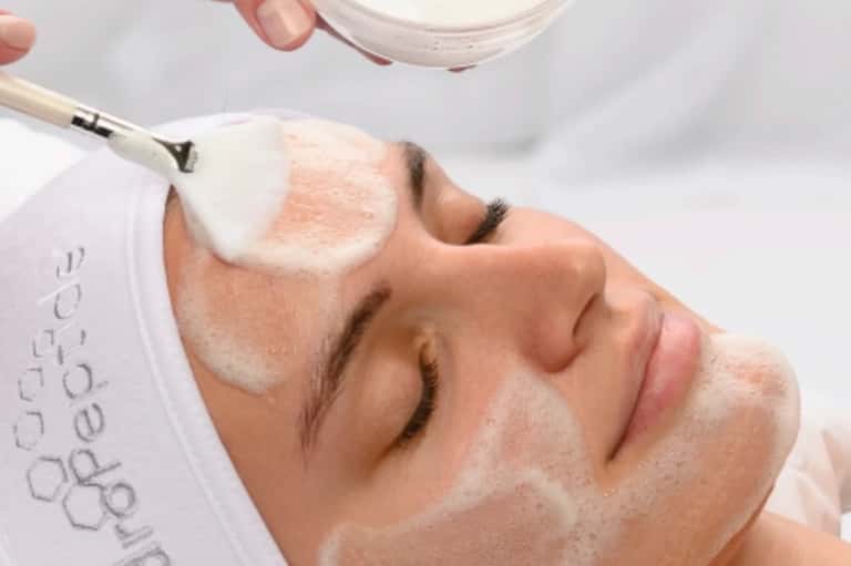 50-Minute Classic Facial + Day Pass