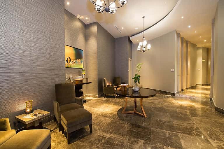Swedish Massage (60-Minutes) + Day Pass