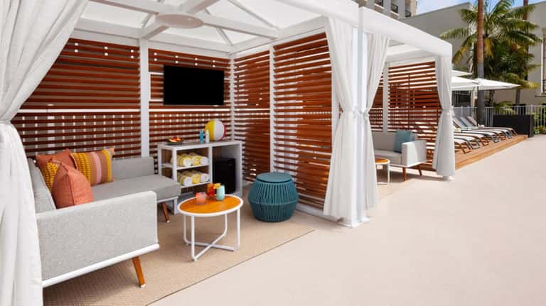 Lanai Adult Pool Cabana