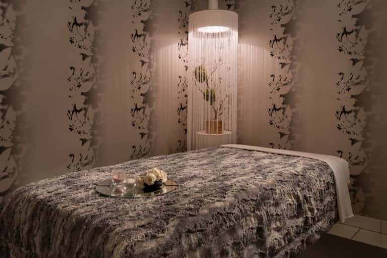 50-Minute Relaxation Massage + Spa Pass