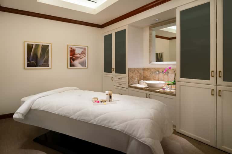 60-minute Signature Massage + Pool Access