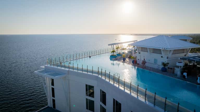 Level Blue Pool Day Pass - Adults Only