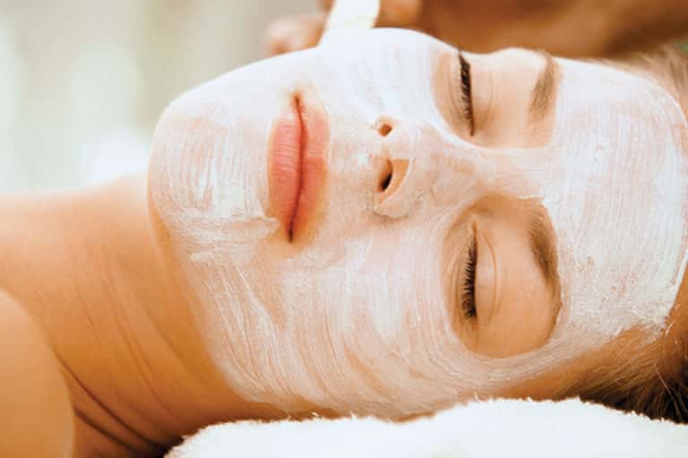 50-Minute Skin Renewal Facial + Day Pass