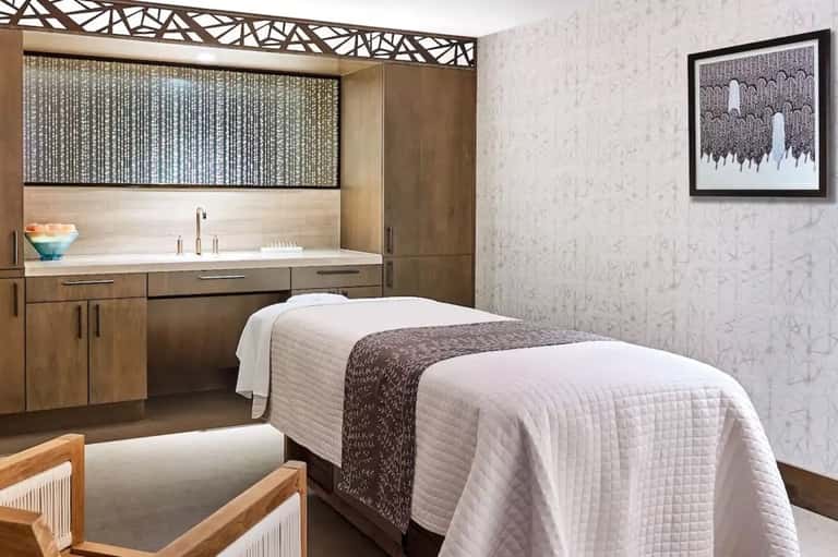 Revitalize Facial Infusion + Day Pass