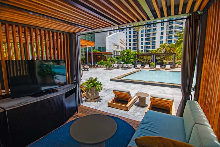 Solara Pool Linear Cabana 