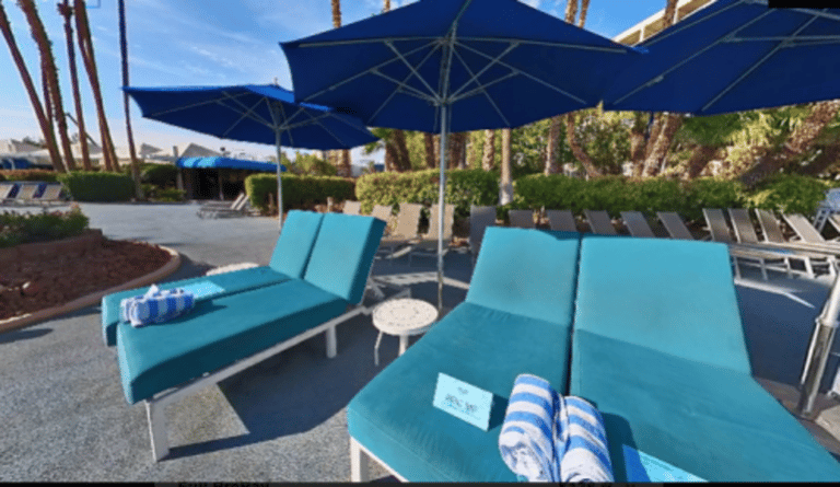 Lounge Daybed with Umbrella