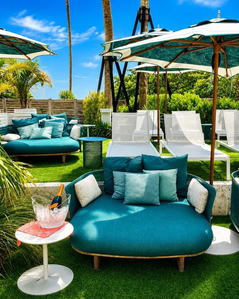 Pool Double Daybed + Beach Access