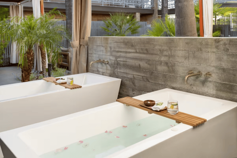 60-Minute Mineral Bath Treatment