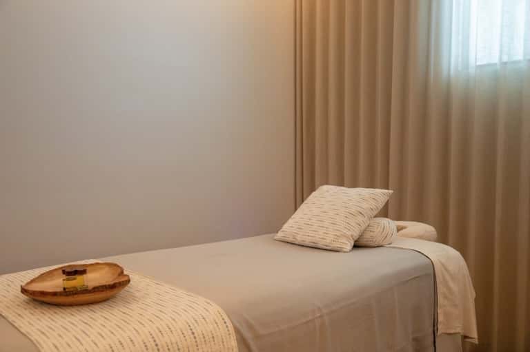 60-Minute Classic Massage + Spa Pass