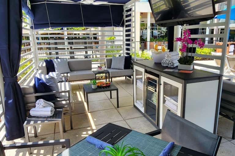 Family Pool Suite Cabana