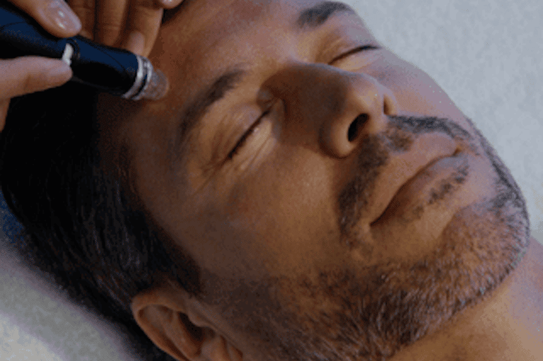 50-Minute Deluxe Hydrafacial + Club Access