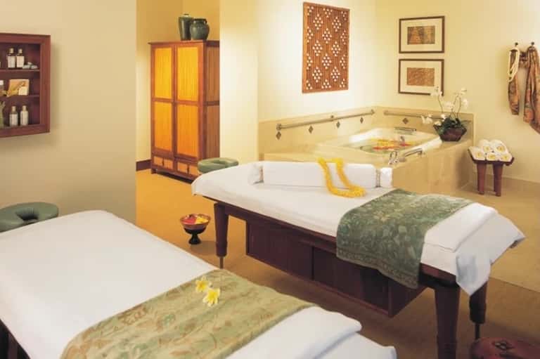 Couples Mandara Lomilomi Massage + Adult Pool Access