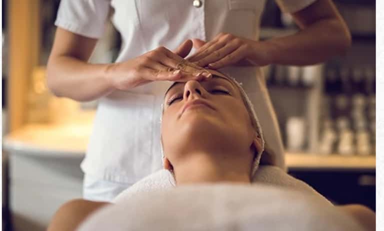 Signature Hydrafacial  + Spa Pass