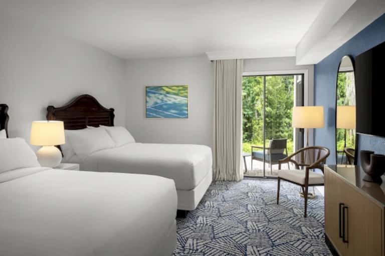 Deluxe Day Room + Pool Pass