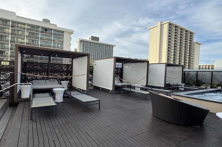 Splash Lounge Cabana