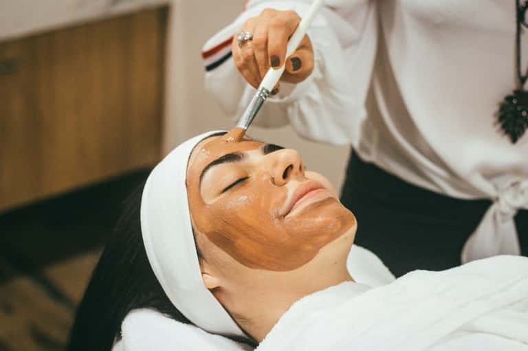 30-Minute Facial + Day Pass