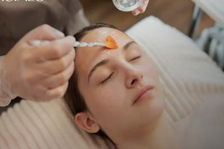 60-Minute Classic Hydrating Custom Facial + Spa Pass & Day Pass