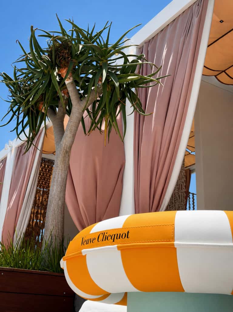 Veuve Sun Club Daybed