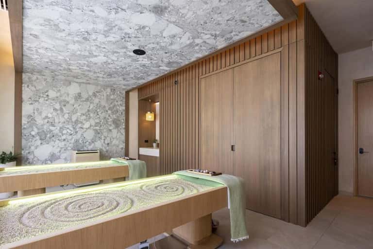60-Minute Quartz Sand Massage + Spa Access