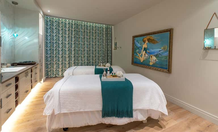 80-Minute Lavender Relief CBD Body treatment + Pool Access