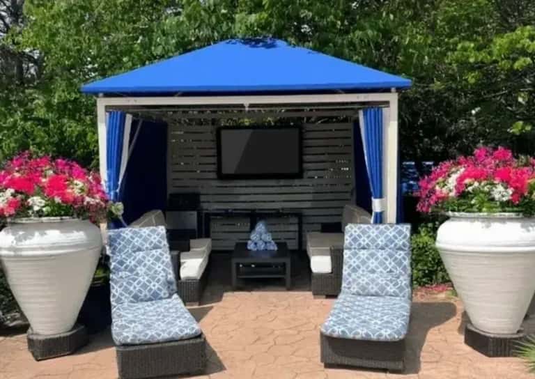 Family Pool Cabana