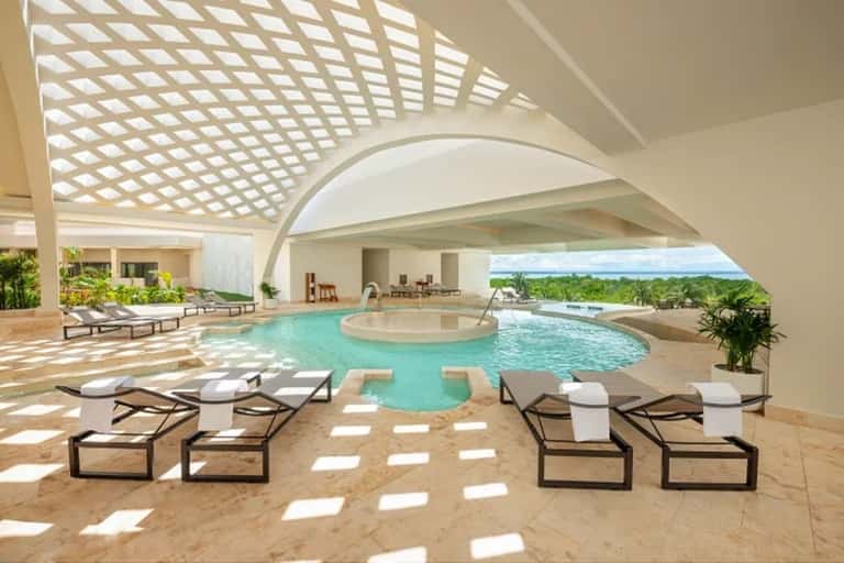 50-Minute Hydrotherapy + Day Pass