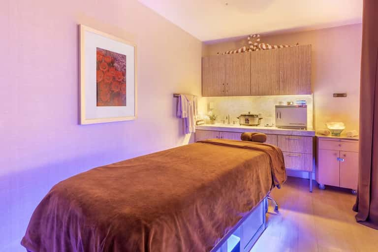 50-Minute Aroma Therapy Massage + Spa Access